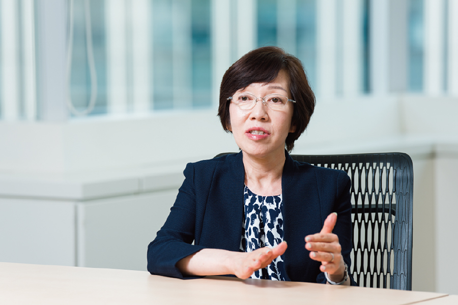 マーケティング部 課長
								西山 裕子 様